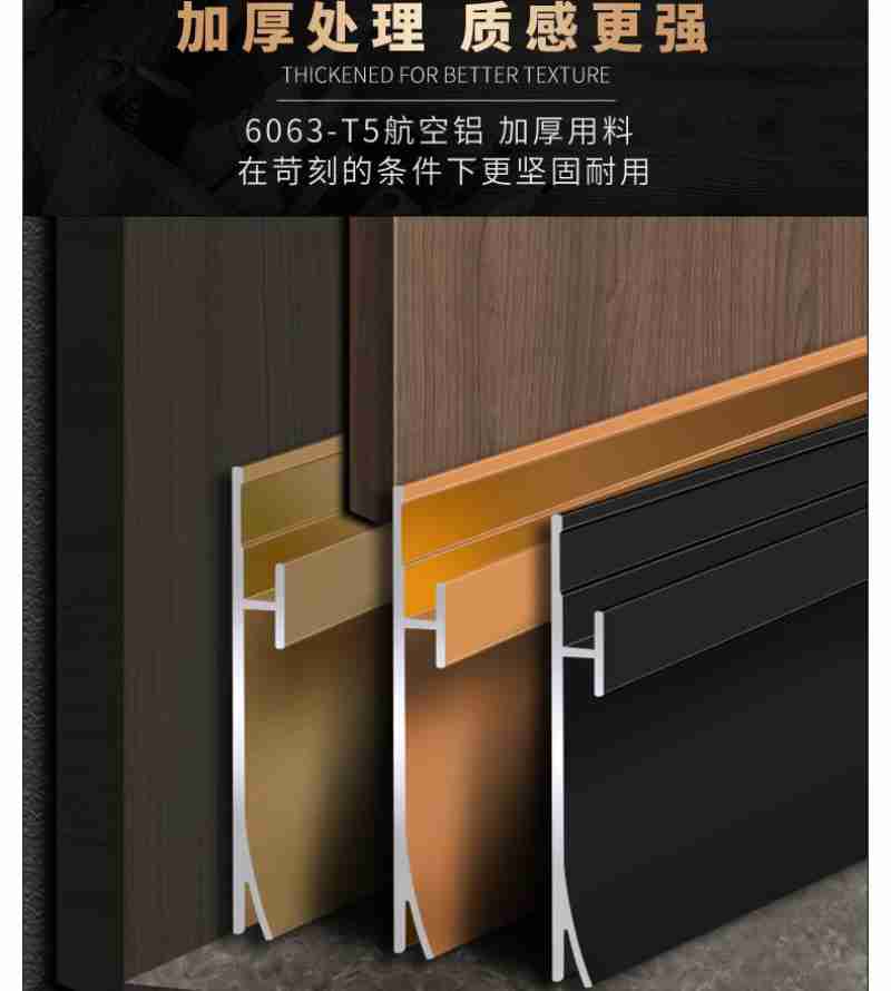 丽江古城四方街上,当地居民和游客一起“打跳”。马登科 摄